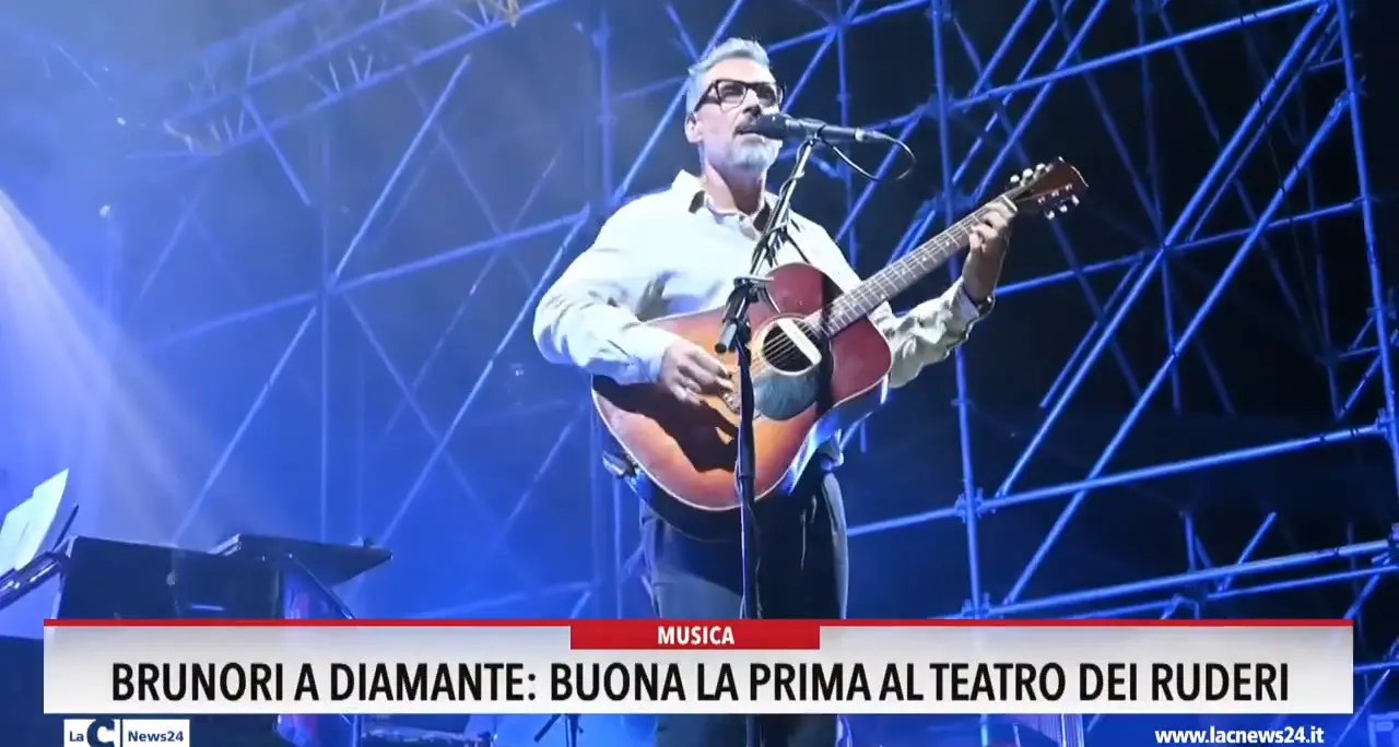 Brunori a Diamante, buona la prima al teatro dei Ruderi