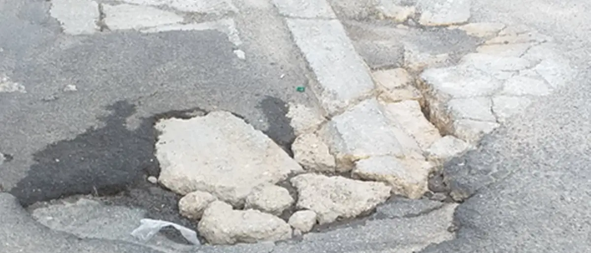 Vibo Marina e quella strada pericolosa: «Si intervenga prima che qualcuno si faccia male»