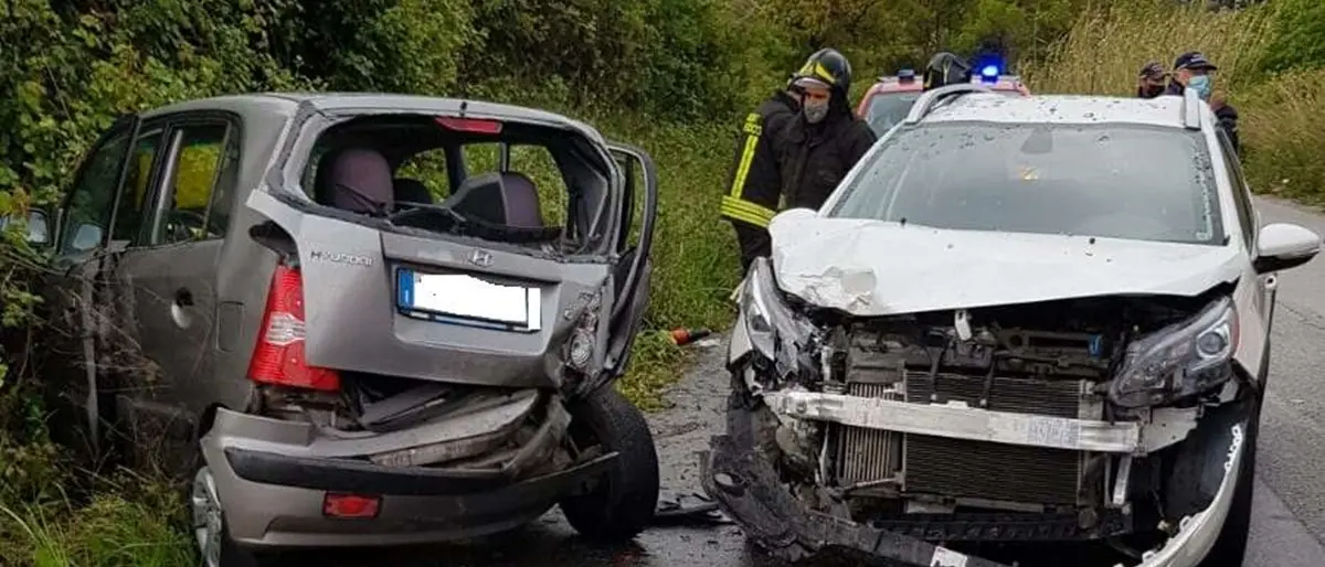 Incidente stradale a Triparni, mezzi di soccorso sul posto e traffico bloccato