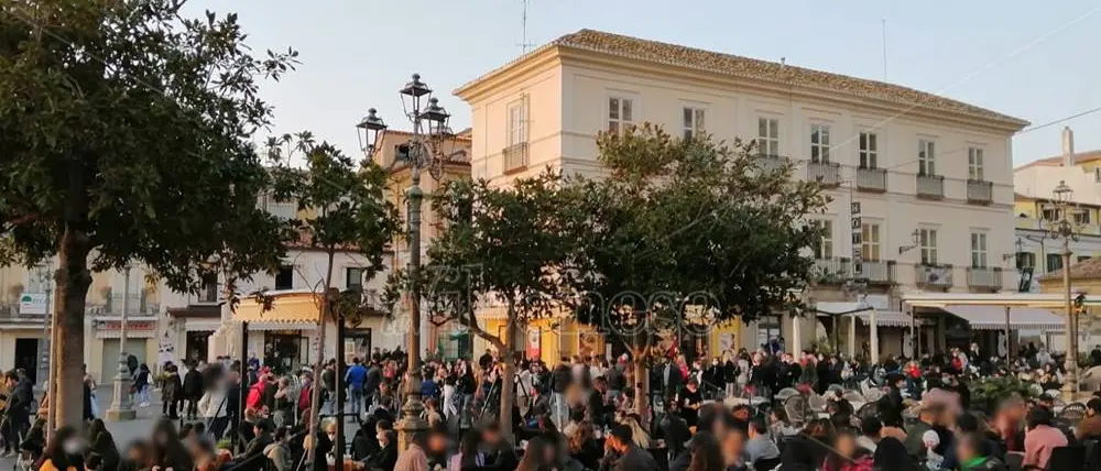 Assembramenti e locali pieni a Pizzo, il M5S: «Rafforzare i controlli»