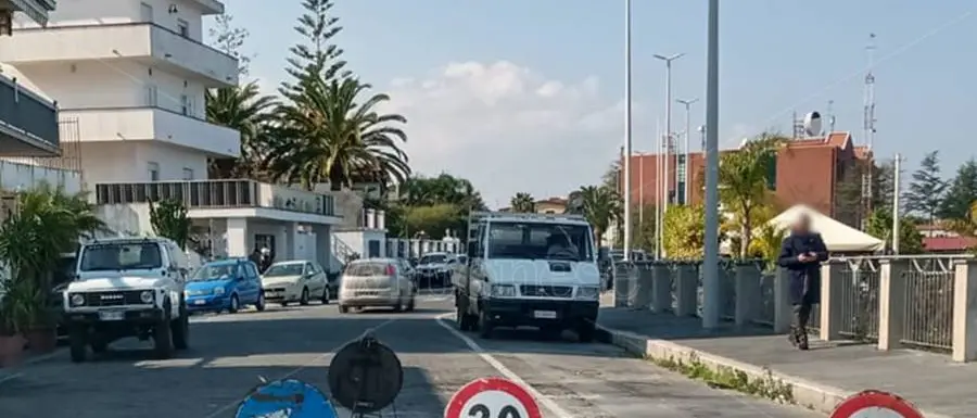 Vibo Marina, ripristinate le basole saltate sul lungomare