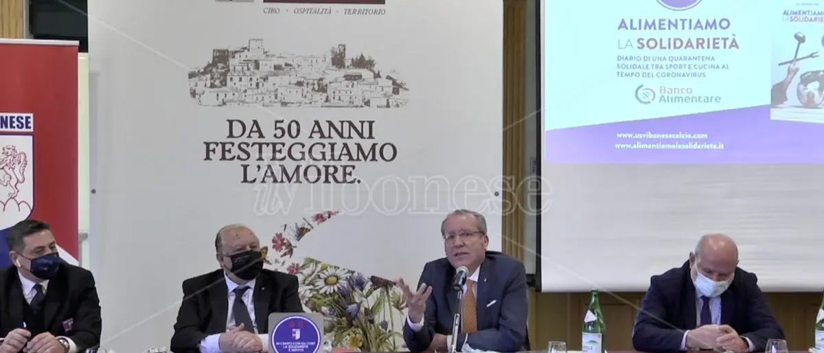 Chef e campioni dello sport per il ricettario della solidarietà nato su iniziativa della Vibonese - Video