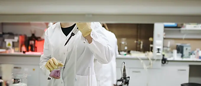 Le negano di sapere se ha gli anticorpi al Covid: a Vibo non si può fare il test. Tranne se…