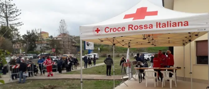 Briatico, le vaccinazioni per over 80 e fragili ripartono nella sede dell’ex scuola