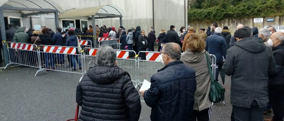Il vaccino che nessuno vuole, 27mila dosi AstraZeneca in giacenza a Vibo - Video