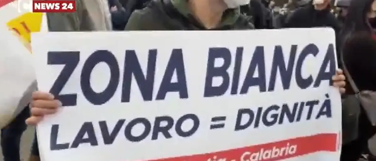 Da Vibo a Roma per difendere il lavoro e la dignità: «Ora fateci riaprire» - Video