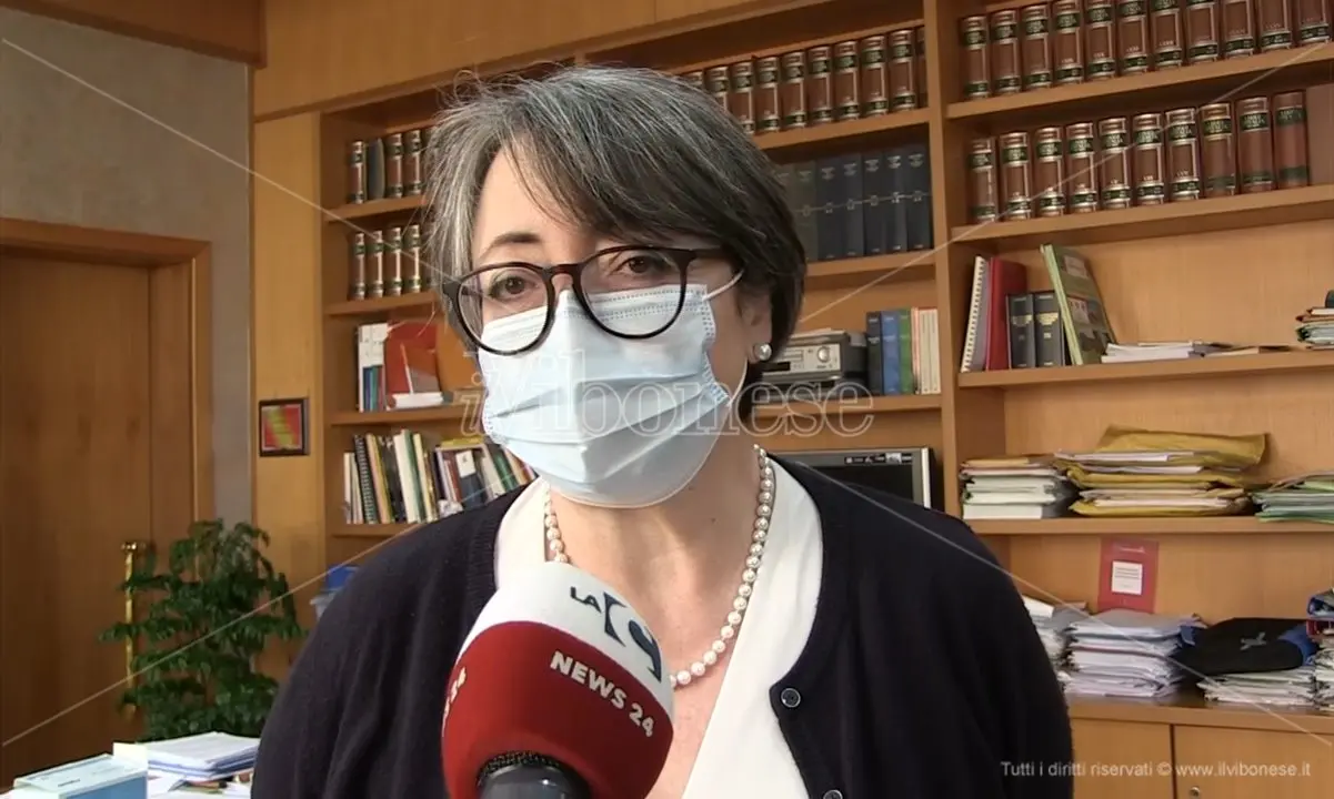 Vaccini, l'Asp di Vibo: «Sono 3200 le dosi di AstraZeneca in frigo»