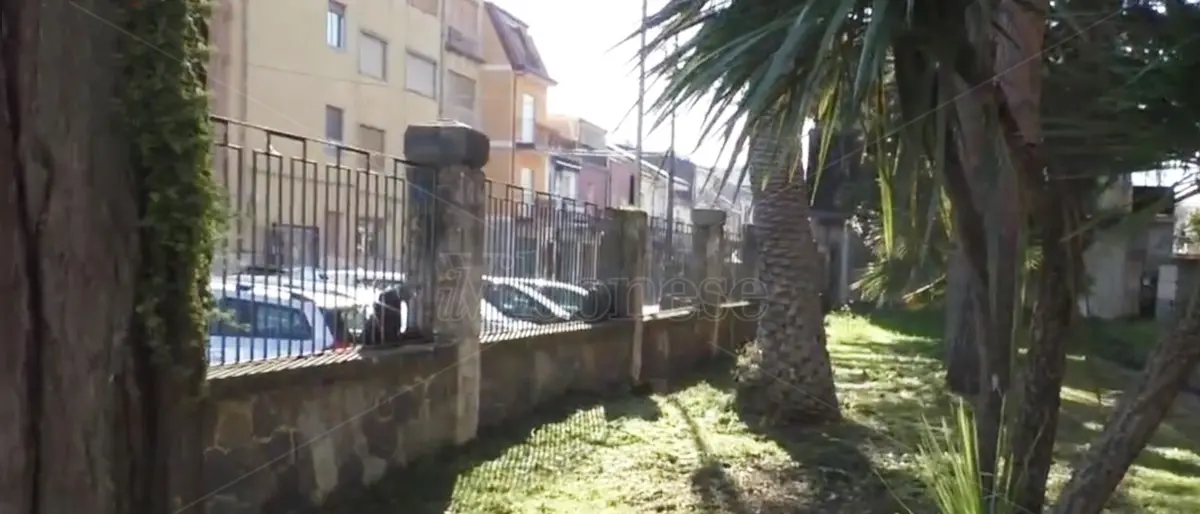 Il muro della Don Bosco diventa un caso politico, Forza Italia: «Giusto abbatterlo»