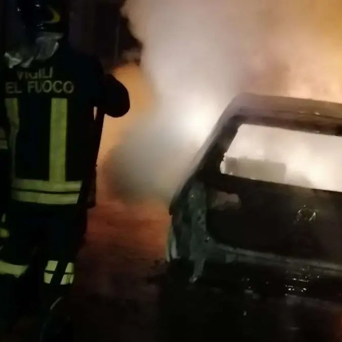 <p>Vibo, prima il pestaggio poi l’auto bruciata: <span style=\"color:hsl(0, 75%, 60%);\">nuova intimidazione</span> per il dirigente Andrea Nocita</p>