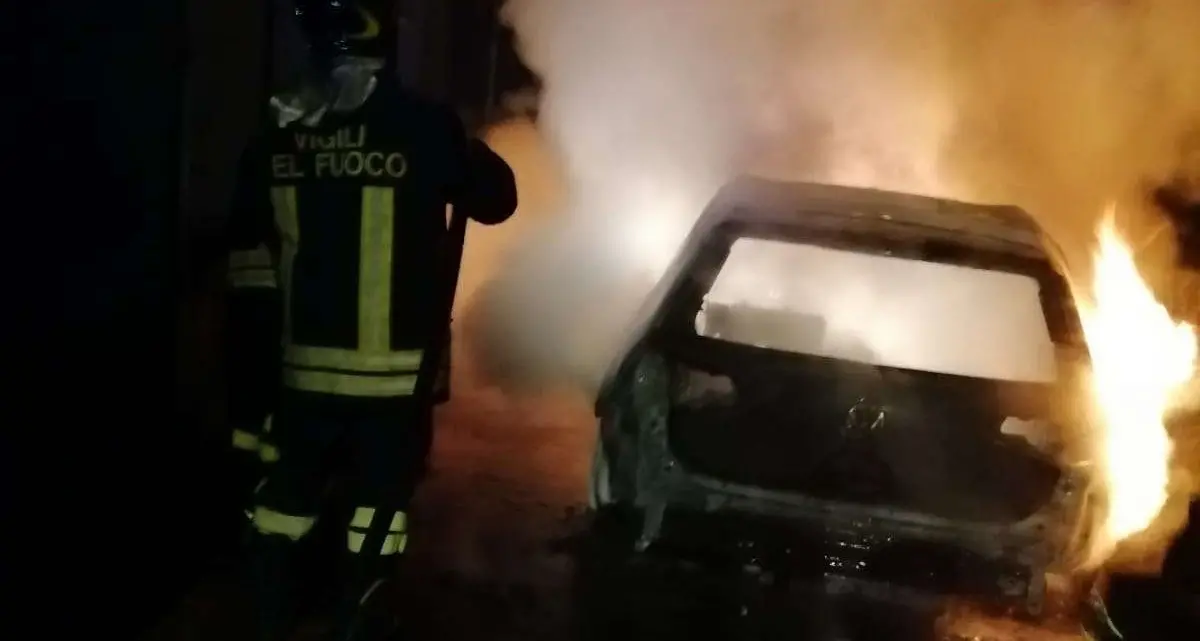 Dopo il pestaggio anche l’auto bruciata: nuova intimidazione per il dirigente di Vibo Andrea Nocita\n