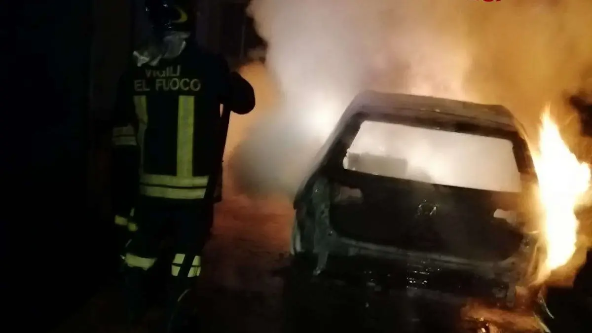 Dopo il pestaggio anche l’auto bruciata: nuova intimidazione per il dirigente di Vibo Andrea Nocita\n