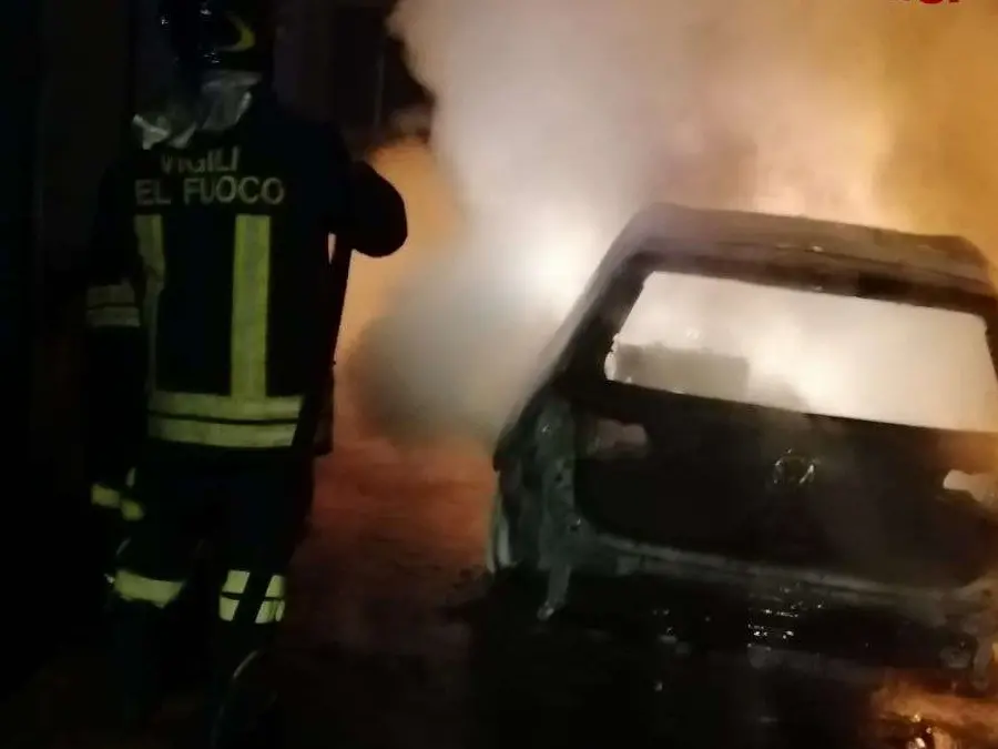 Dopo il pestaggio anche l’auto bruciata: nuova intimidazione per il dirigente di Vibo Andrea Nocita