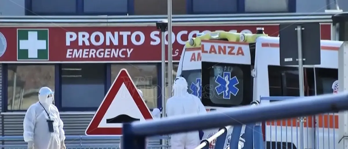 Positivo al Covid muore a 20 anni, dramma nel Cosentino: sconcerto nella comunità di Roggiano