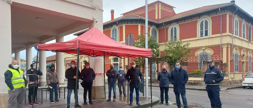 Mileto, anche un neonato tra i nuovi positivi al Covid: totale sale a 107. Il sindaco: «Situazione grave»