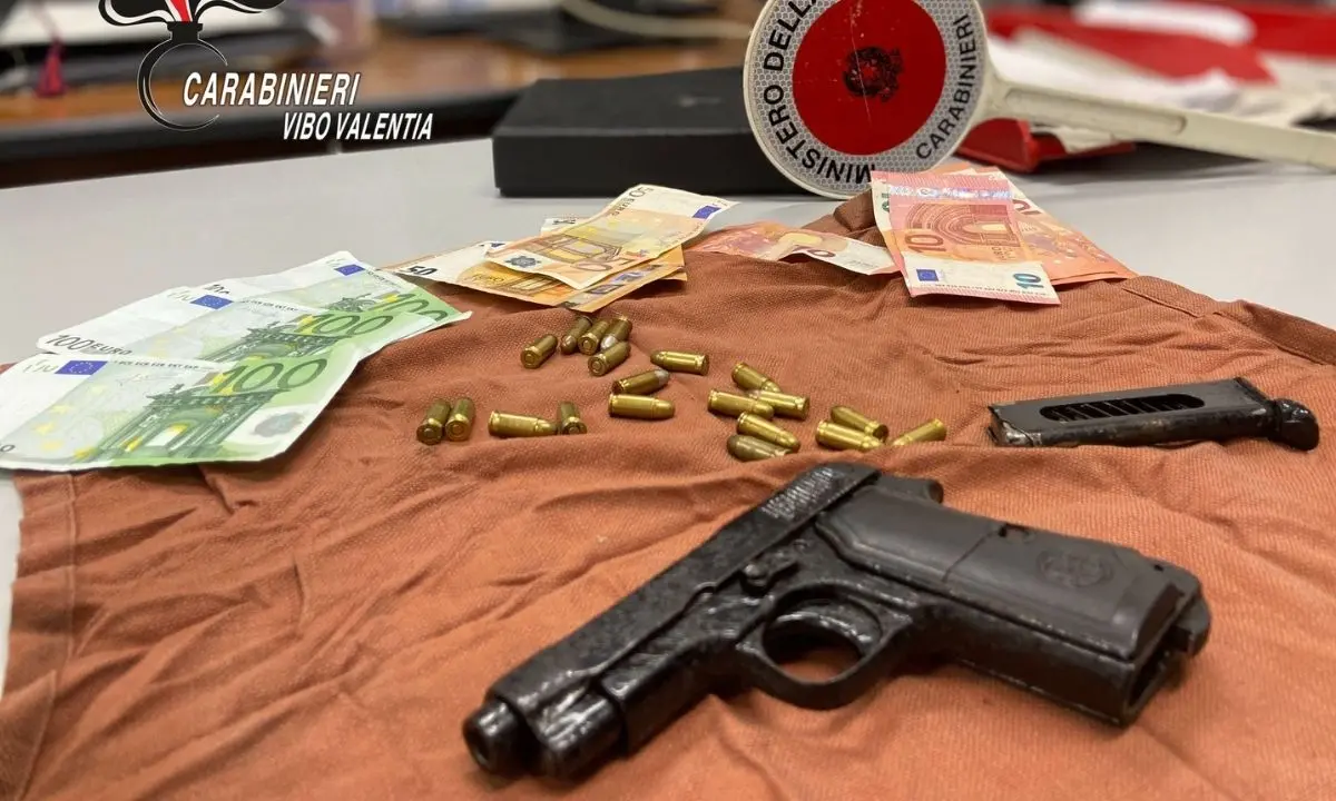 Sant'Onofrio, in auto con una pistola clandestina: arrestato 66enne - VIDEO