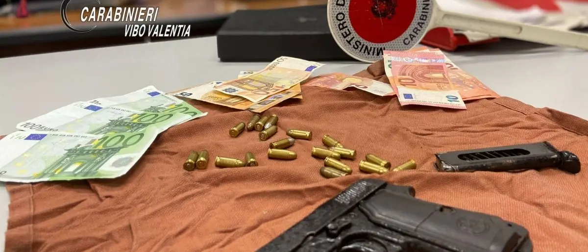 Sant'Onofrio, in auto con una pistola clandestina: arrestato 66enne - VIDEO