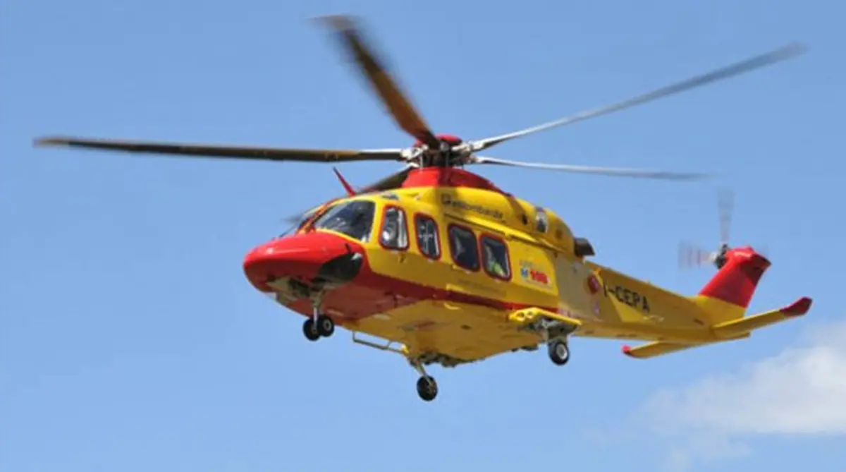 Nicotera, cade dal tetto di casa e si frattura il bacino: intervento dell’elisoccorso per un 50enne