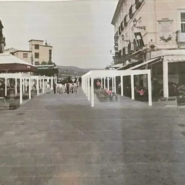 Pizzo, polemica sulle pensiline bioclimatiche. Il M5S: «Meglio i dehors»