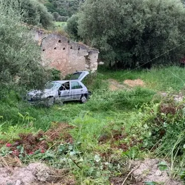 Incidente tra Cessaniti e Pannaconi, auto finisce fuori strada