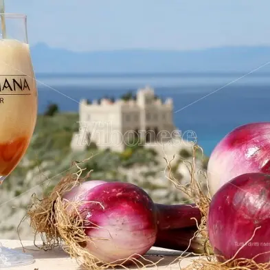 La birra alla cipolla di Tropea: l'invenzione di Antonio grazie alla ricetta del nonno -Video
