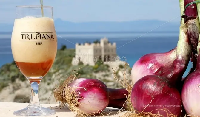 La birra alla cipolla di Tropea: l'invenzione di Antonio grazie alla ricetta del nonno -Video