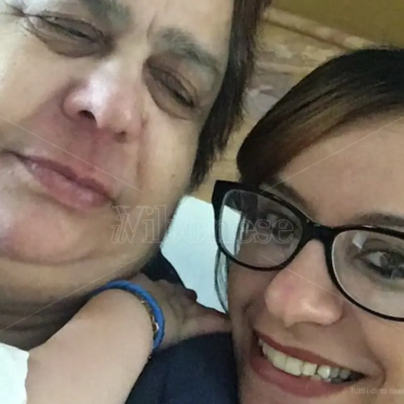 Vibo, accudisce per 16 anni la madre non vedente e l’Unione ciechi l’assume: si avvera il sogno di Francesca - Video