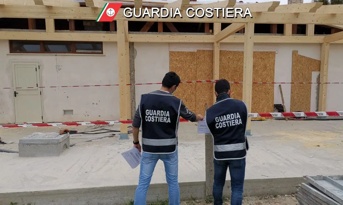 Briatico, lavori non autorizzati in area demaniale: scattano sequestro e denuncia - Video