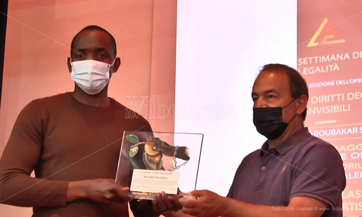 Vibo: l’operatore d’oro va ad Aboubakar Soumahoro, paladino degli invisibili - Video