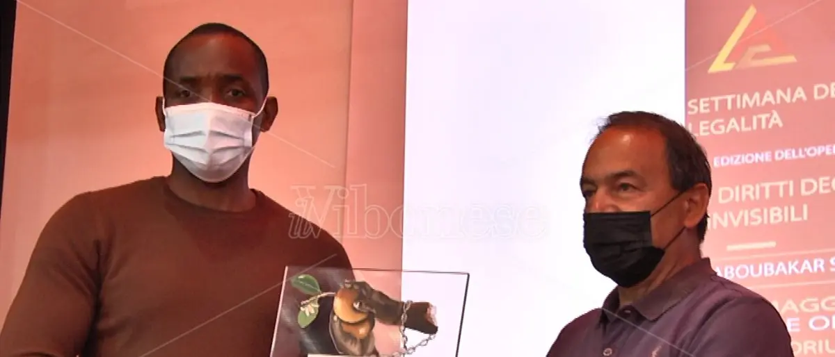 Vibo: l’operatore d’oro va ad Aboubakar Soumahoro, paladino degli invisibili - Video