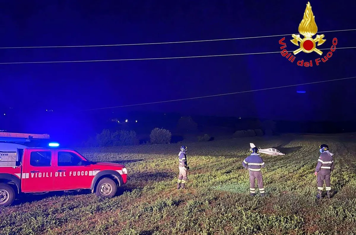 Ultraleggero trancia i cavi dell’alta tensione a Spilinga