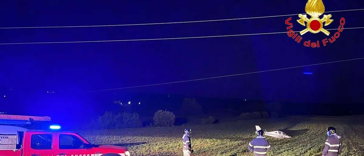 Ultraleggero trancia i cavi dell’alta tensione a Spilinga