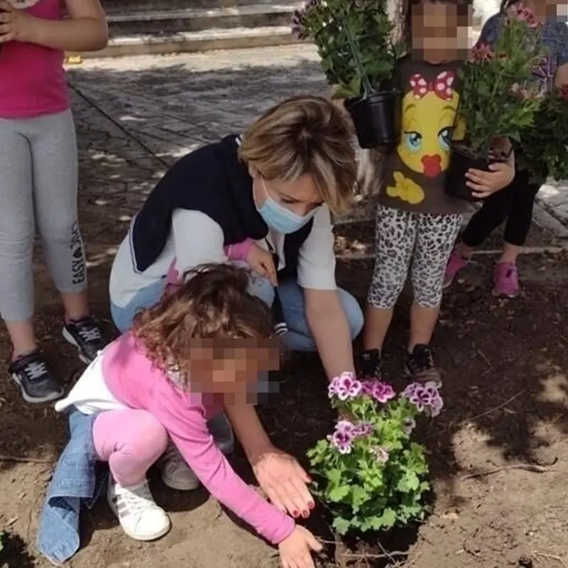 Portosalvo \"Borgo dei fiori\": collocate oltre 200 piantine colorate - FOTO