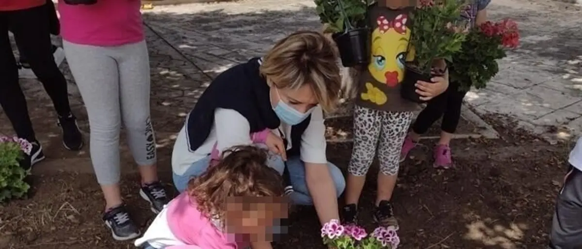 Portosalvo \"Borgo dei fiori\": collocate oltre 200 piantine colorate - FOTO