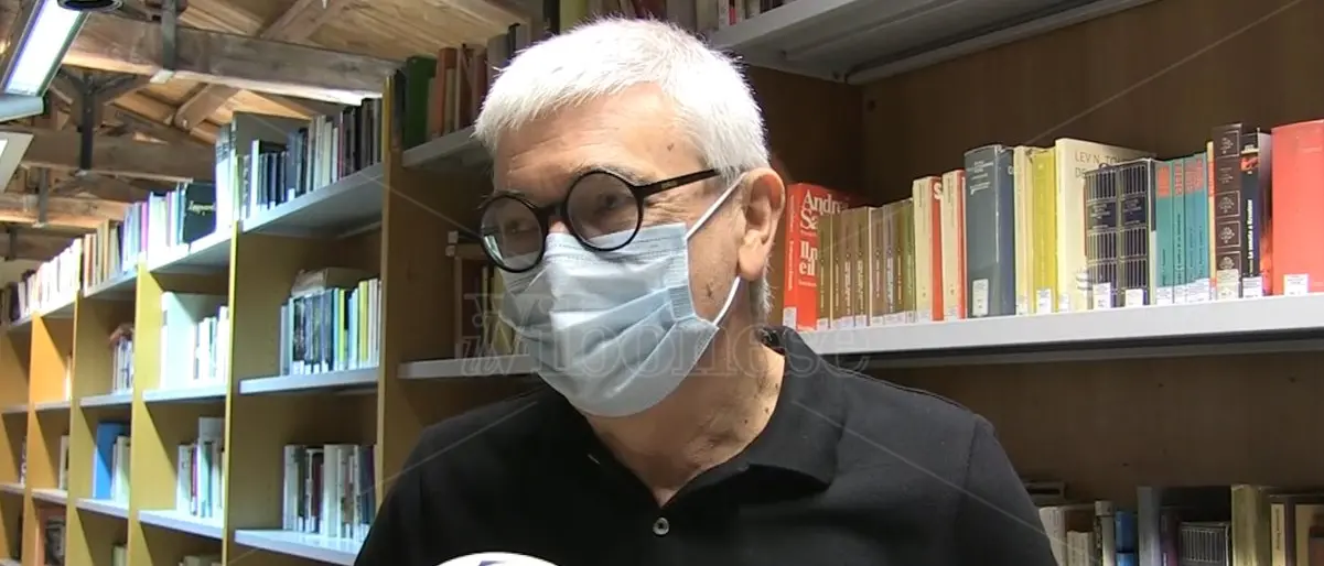 “Ambasciatore della lettura” ma rischia di restare senza… ambasciata -Video