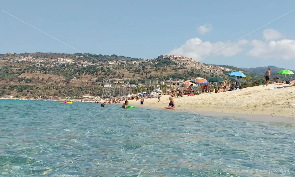 Il Comune di Nicotera riceve la bandiera Verde 2022 per la spiaggia a misura di bambino