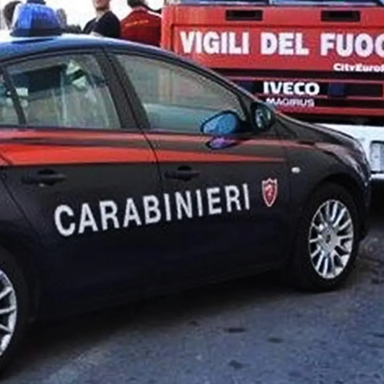 <p>Casa in fiamme nel Cosentino, due carabinieri salvano una donna rimasta intrappolata </p>