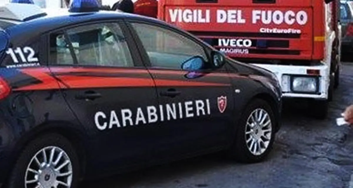 Incendio a Torano Castello, escavatore distrutto nel cantiere del nuovo asilo nido\n