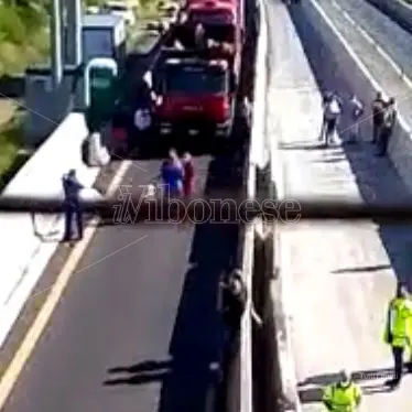 Incidente sull'A2 fra Pizzo e Lamezia, morto operaio addetto alla manutenzione -Video