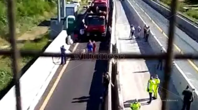 Incidente sull'A2 fra Pizzo e Lamezia, morto operaio addetto alla manutenzione -Video