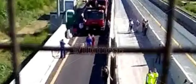 Incidente sull'A2 fra Pizzo e Lamezia, morto operaio addetto alla manutenzione -Video