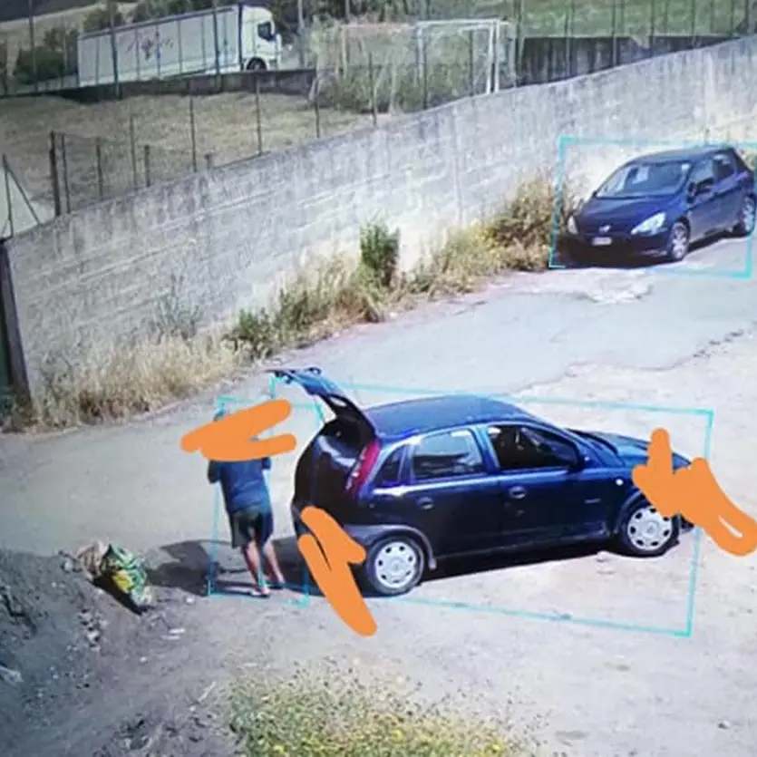 Mileto, “lordazzo seriale” beccato sul fatto mentre getta i rifiuti per strada