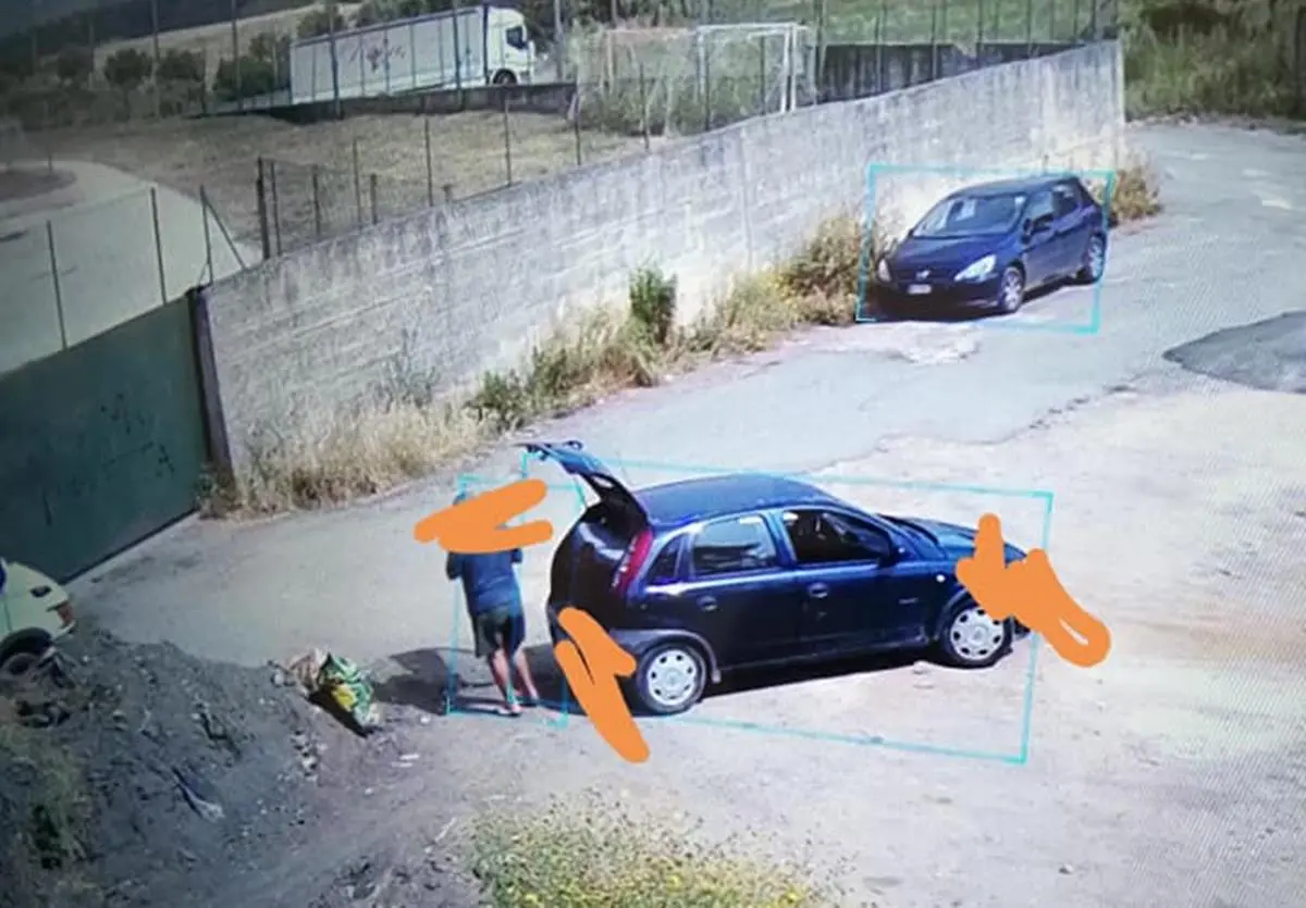 Mileto, “lordazzo seriale” beccato sul fatto mentre getta i rifiuti per strada