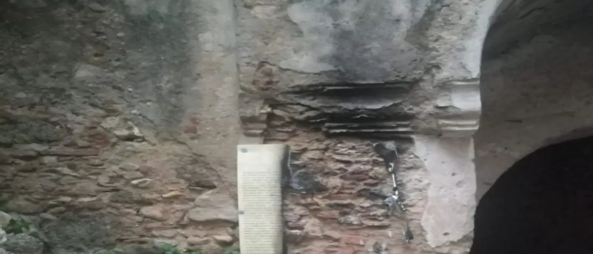 Nicotera, vandali distruggono la targa del quartiere ebraico