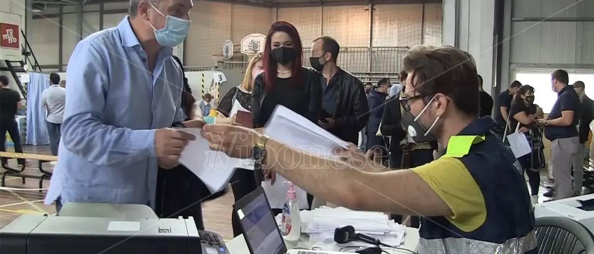 Il certificato vaccinale vale come Green pass che in Calabria ancora non c’è -Video