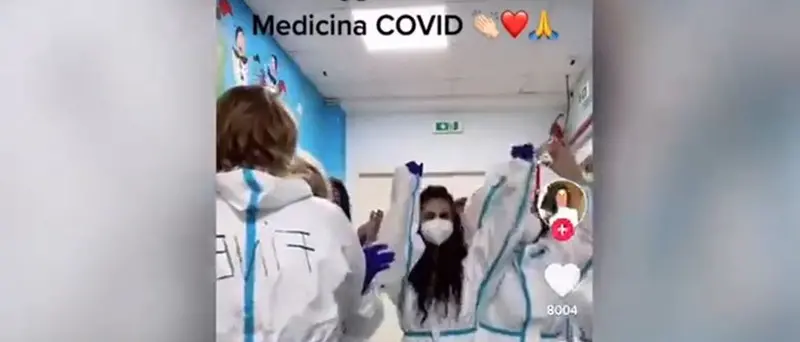 Vibo, chiude uno dei reparti Covid e si scatena la festa tra le infermiere - Video