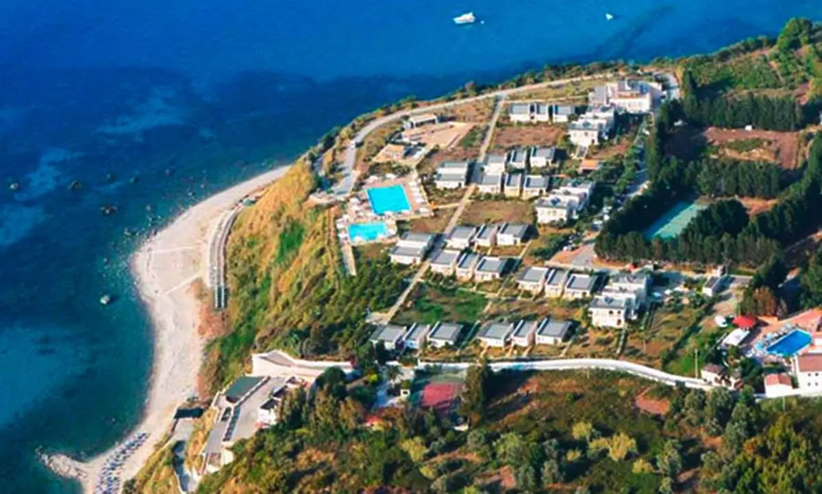 Confiscata una società che gestisce in affitto un noto villaggio di Parghelia -Video