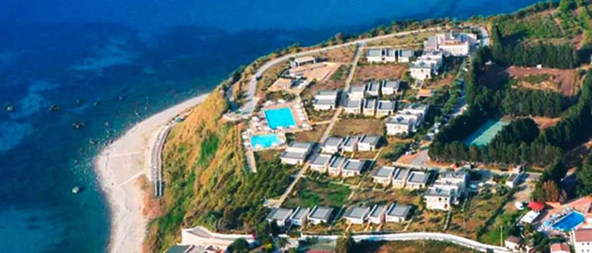 Confiscata una società che gestisce in affitto un noto villaggio di Parghelia -Video