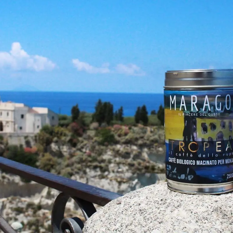 “Caffè Tropea”, nasce la miscela biologica con l’acquarello di Franco Petrolo