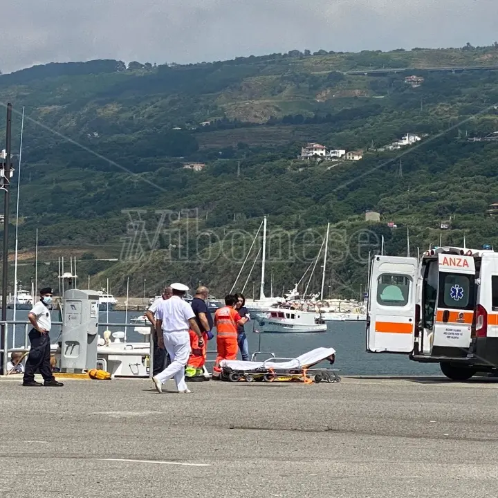 Paura al largo di Pizzo, giovane salvata dalla guardia costiera