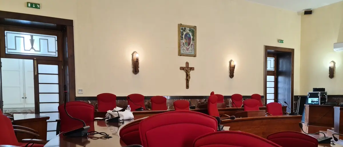 Il corsivo | Comune di Vibo: la politica degli annunci fra ritardi e opere mai finite